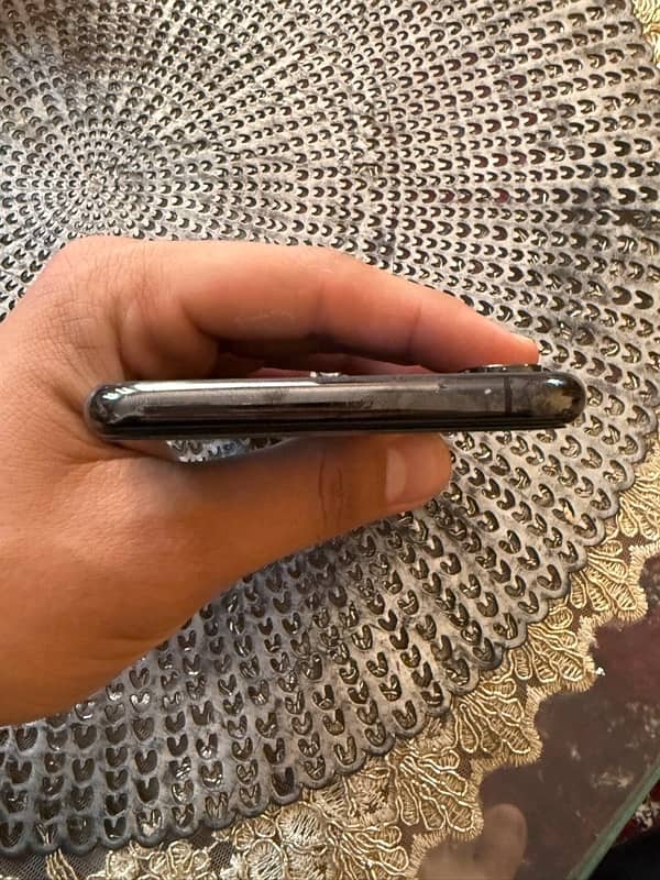 iPhone XS Max for sale one (1) hand used 5