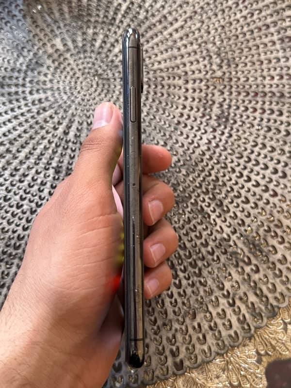 iPhone XS Max for sale one (1) hand used 7
