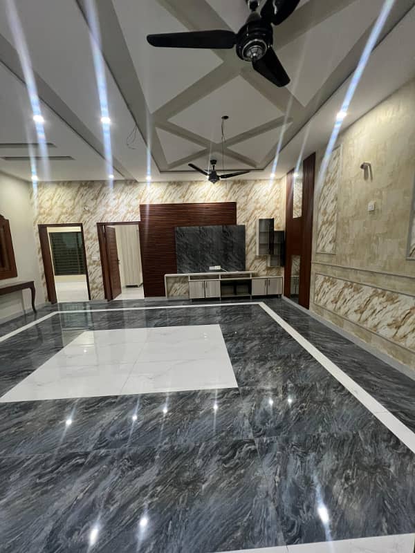 10 Marla Brand New House For Sale In Reasonable Price 8