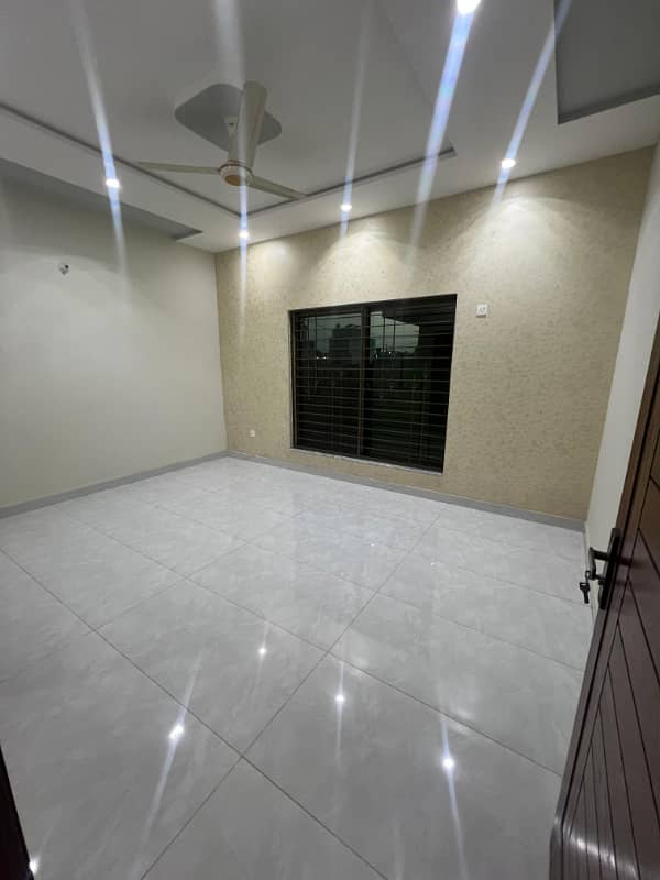 10 Marla Brand New House For Sale In Reasonable Price 12