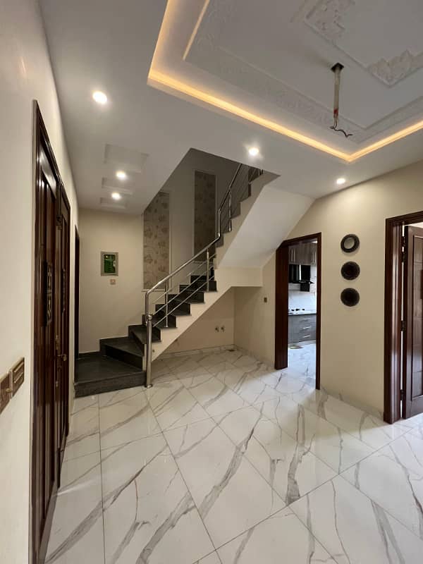10 Marla Brand New House For Sale In Reasonable Price 22