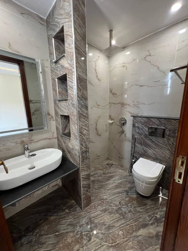 10 Marla Brand New House For Sale In Reasonable Price 28
