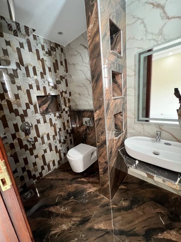 10 Marla Brand New House For Sale In Reasonable Price 34