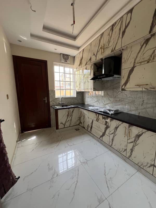 10 Marla Brand New House For Sale In Reasonable Price 35