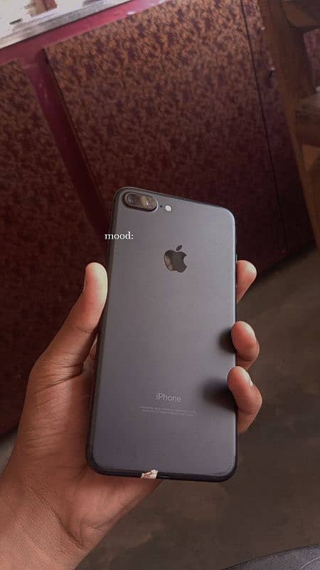 iPhone 7+ 4