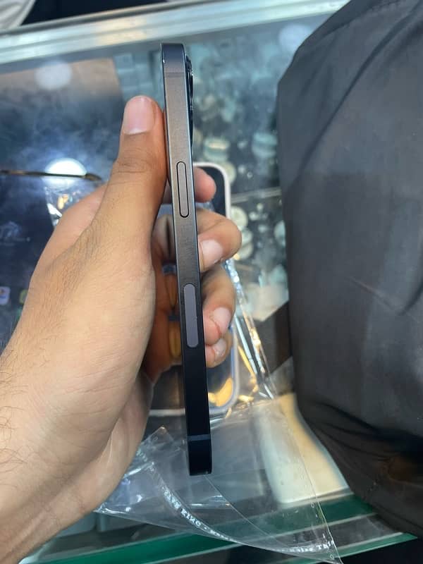 I phone 13 Jv best condition no scratches 0