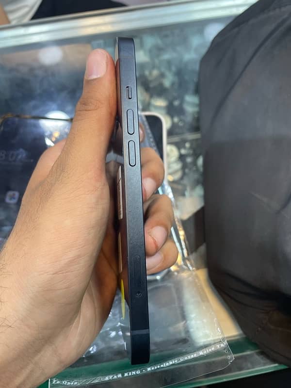 I phone 13 Jv best condition no scratches 2
