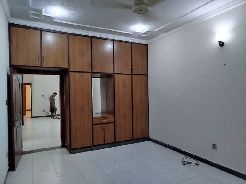 10 Marla Beautiful Ground portion Available for Rent in Bahria town phase 2 Rawalpindi 3