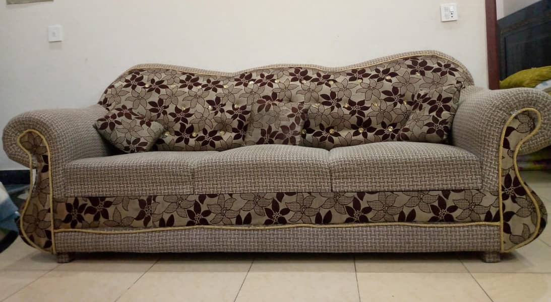 Sofa set in good condition 2