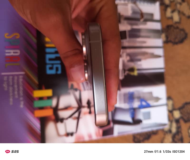 Apple iPhone 15 Pro 4