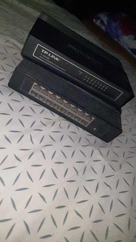 TP-Link TL-SF1016D | 16-Port 10/100Mbps Desktop Switch 3
