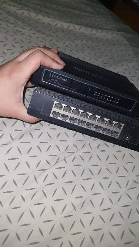 TP-Link TL-SF1016D | 16-Port 10/100Mbps Desktop Switch 4