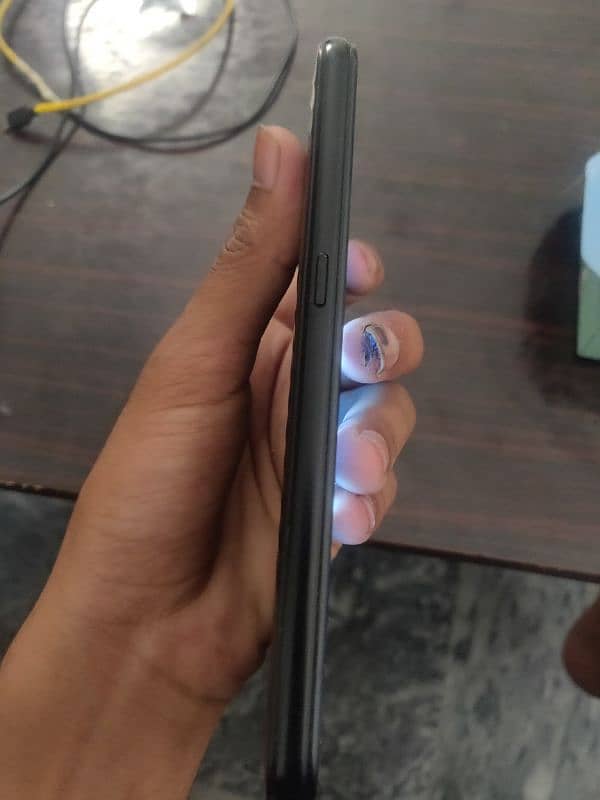 BLU g33 3