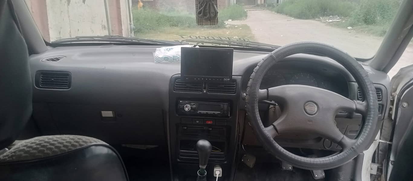 Nissan Sunny 1993 7