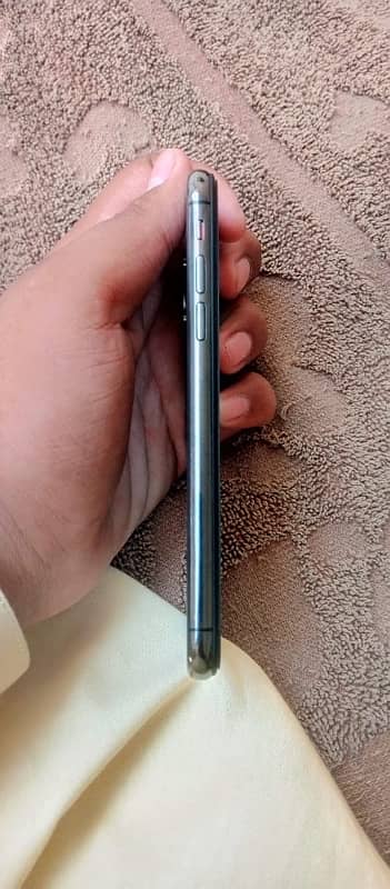 iPhone XS 10 by 10 condition 82 bettery health 64 hn 5