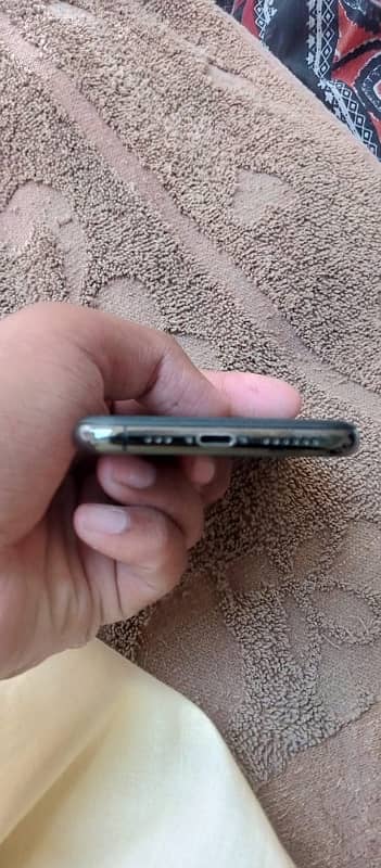 iPhone XS 10 by 10 condition 82 bettery health 64 hn 7