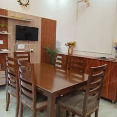 6 seater dining table Only 6 months used.