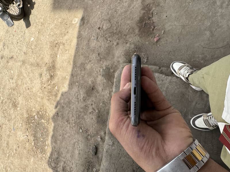 Iphone 11(exchange possible) 4
