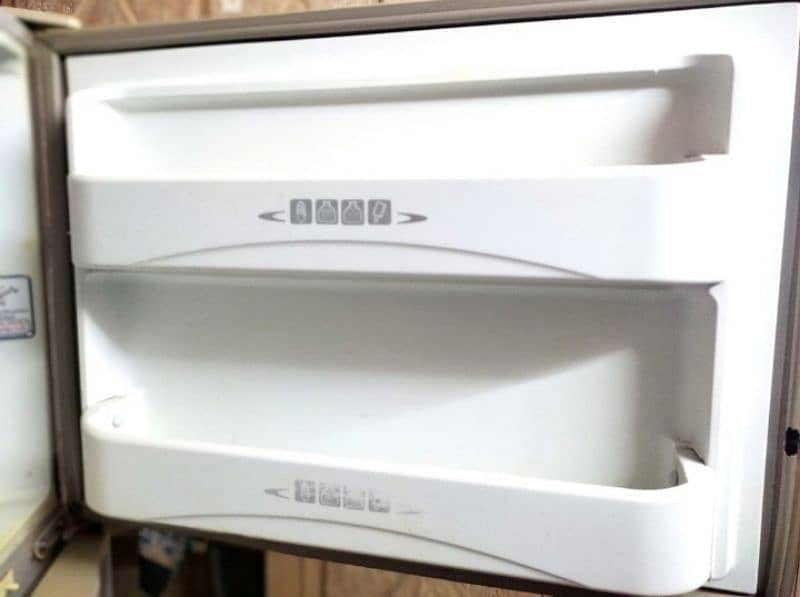 Dawlance fridge model 919965 7