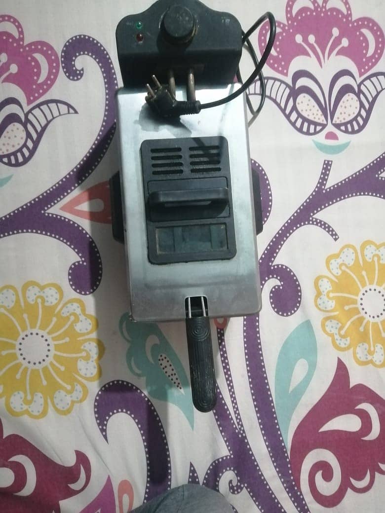 Deep Fryer 4 Litr Avinas Brand 4