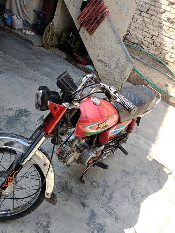 Honda CD-70 4