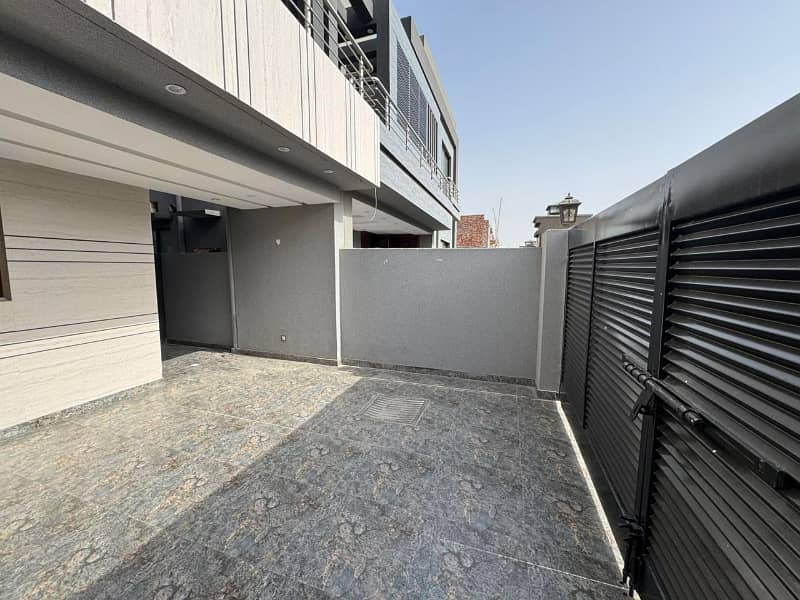 10 Marla Modern Design House Available For Rent In Sector E Bahria Town Lahore 2