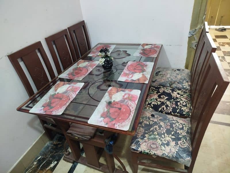 Dining Table with six chairs 0