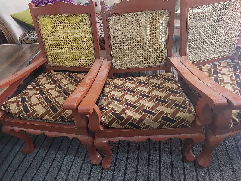 4 chairs with cushions 0