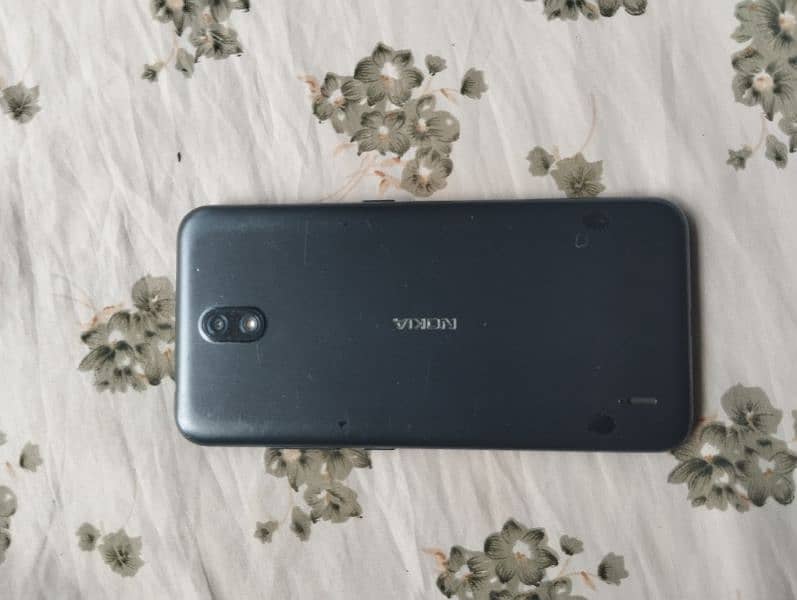 2 mobile nokia c1 and sumsung galaxy j7 max 1