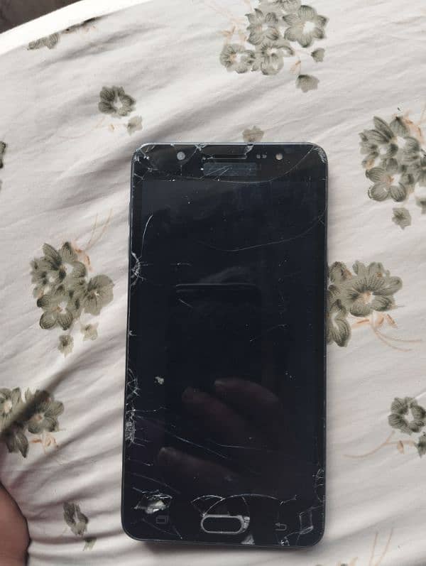 2 mobile nokia c1 and sumsung galaxy j7 max 3
