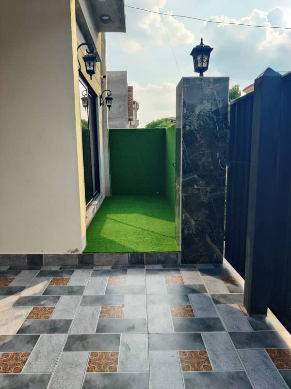 10 MARLA HOUSE FOR SALE LDA AVENUE-1 M BLOCK 18