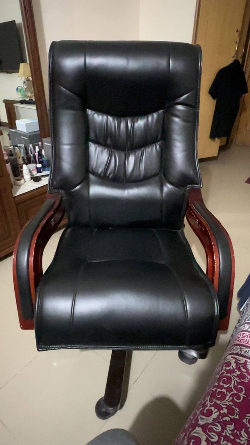 Executive recliner chair 0