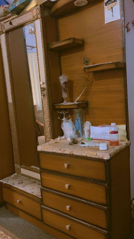 Dressing table 0