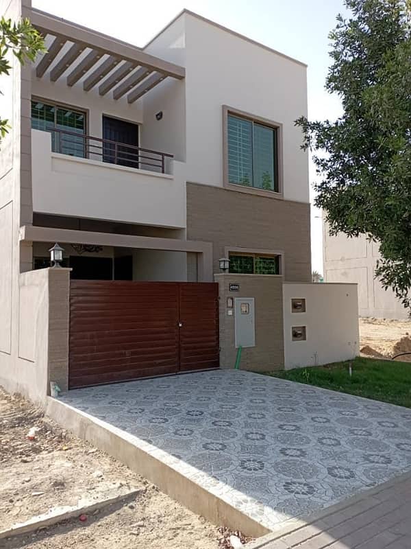 125sq yd 3 Bedrooms Luxury Villa is Available FOR RENT. 8km from Entrance of BTK. 3 Bed DDL 1 Kitchen 1