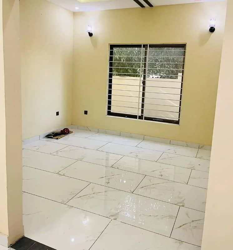 125sq yd 3 Bedrooms Luxury Villa is Available FOR RENT. 8km from Entrance of BTK. 3 Bed DDL 1 Kitchen 7