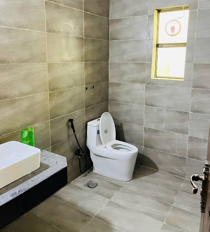 125sq yd 3 Bedrooms Luxury Villa is Available FOR RENT. 8km from Entrance of BTK. 3 Bed DDL 1 Kitchen 10