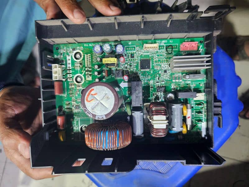 Specialist In Dc Inverter Ac kits Repairing 6