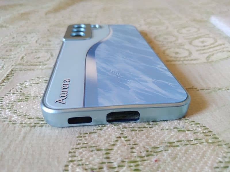 Galaxy S22 (Amazing glass back cover) 4