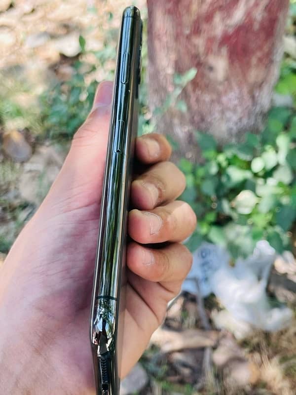 iphone 11 pro max 3