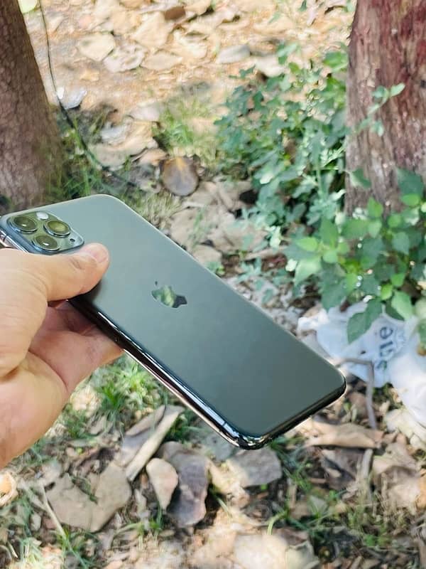iphone 11 pro max 4
