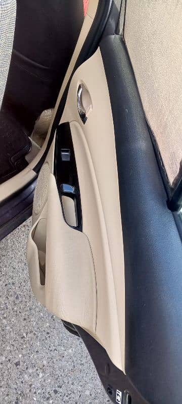Toyota Yaris-2022 Top of the line 4