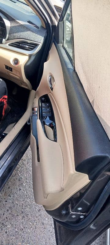 Toyota Yaris-2022 Top of the line 5