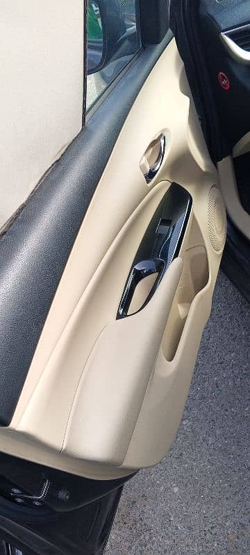 Toyota Yaris-2022 Top of the line 8