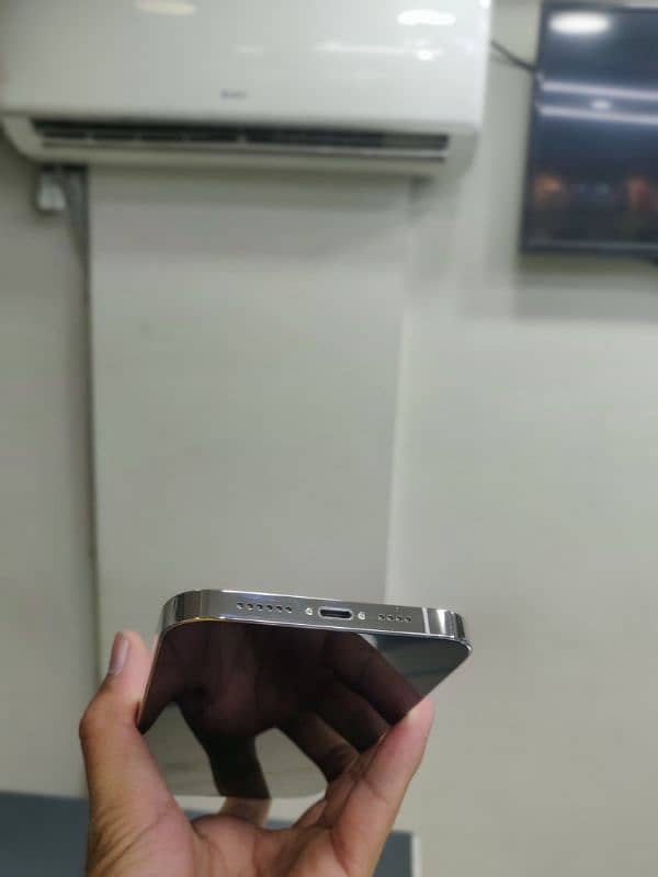 Iphone 13 pro max PTA 256 GB 94 battery 4