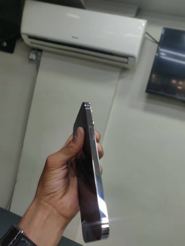 Iphone 13 pro max PTA 256 GB 94 battery 5