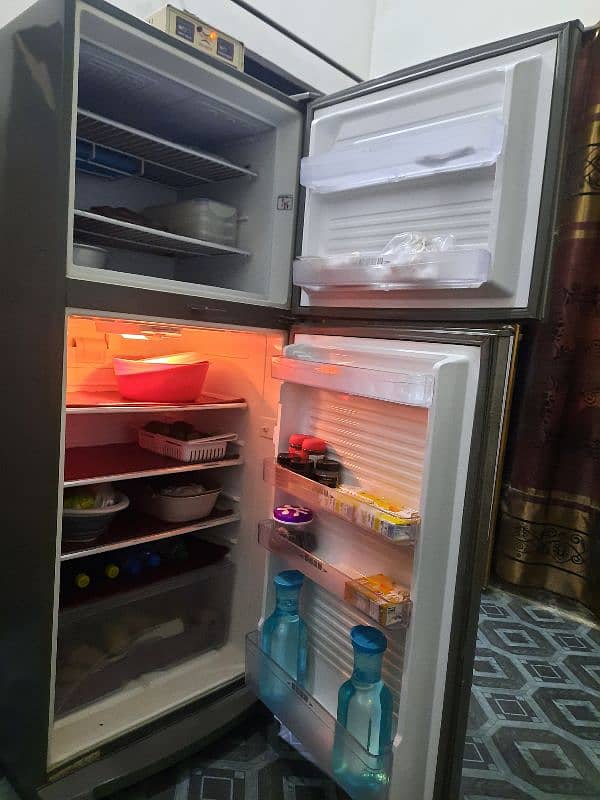 Dawlance refrigerator large size with stebliser. 2