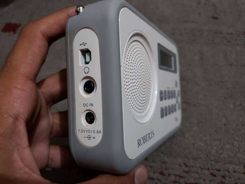 Radio (Roberts Play imported radio) 3