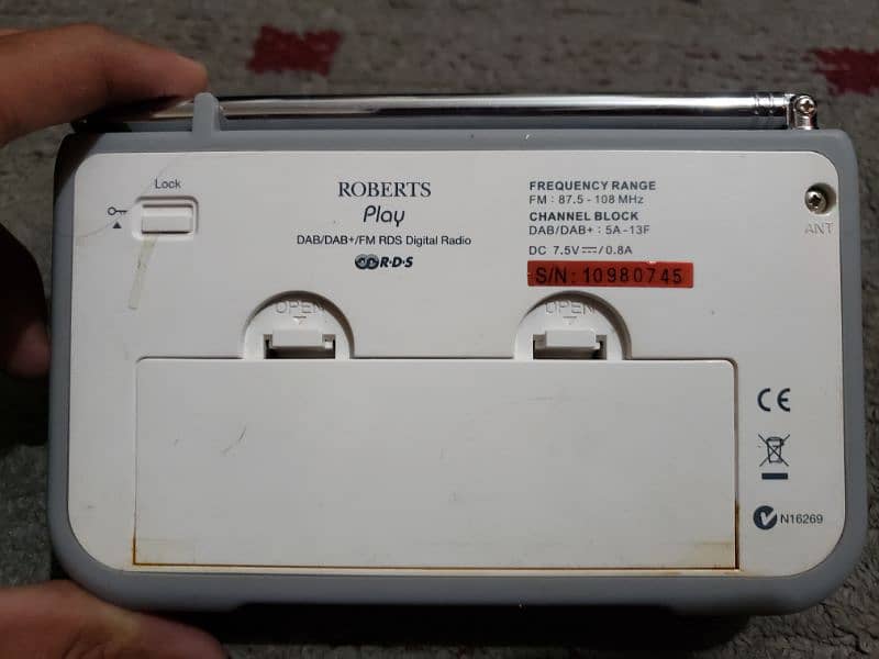 Radio (Roberts Play imported radio) 5
