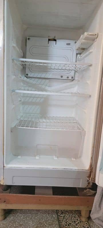 Dawlence Meduim Fridge  100% working condition 1