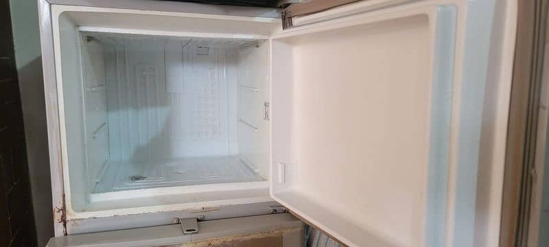 Dawlence Meduim Fridge  100% working condition 3